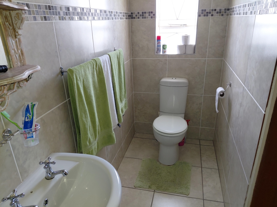 4 Bedroom Property for Sale in Heuwelkruin Eastern Cape